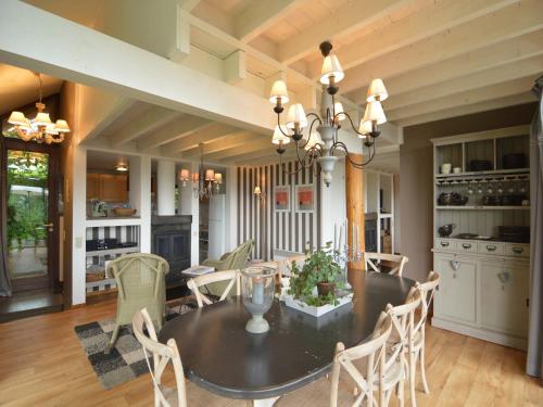 Chalet in Mont near Forest & Lake, cleaning included gîte à louer Mont