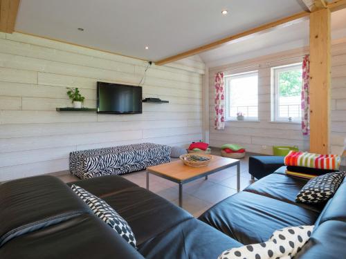 Chalet in Ovifat near Ski Slope and Sauna, cleaning included gîte à louer Ovifat