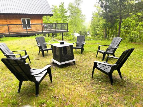 Henö Entre spa, lac & forêt (Heno Entre spa, lac & foret) in Saint-Damien (QC)