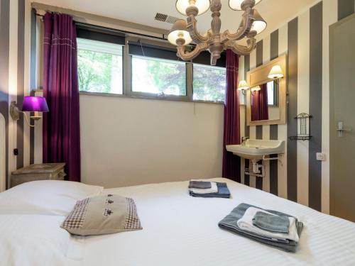 Holiday home in Longfaye with forest, cleaning included gîte à louer Brochepierre