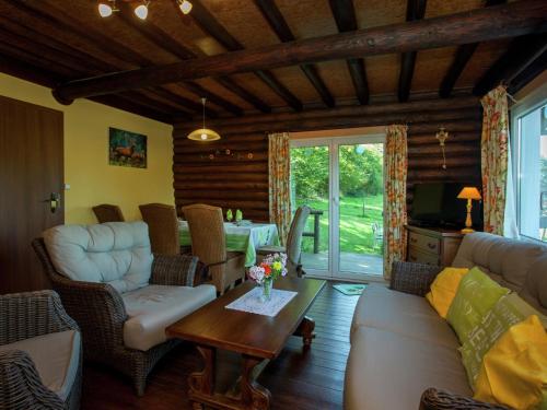 Cozy Chalet in Francorchamps, cleaning included gîte à louer Malchamps