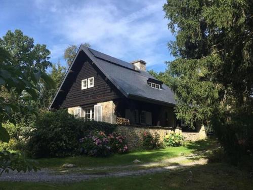 Large hunting lodge with enormous beautiful garden, cleaning included gîte à louer Raspaille