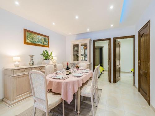 Cottage in Beauraing with garden, cleaning included gîte à louer Martouzin-Neuville