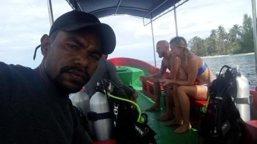 Famili Dive Shop in Pulau Pambemuk