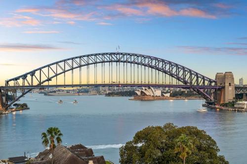 Harbour Horizons - Chic Studio Above Sydney's Icons - image 4