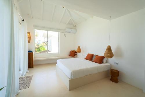 Deluxe Double Room with Balcony and Sea View image 10