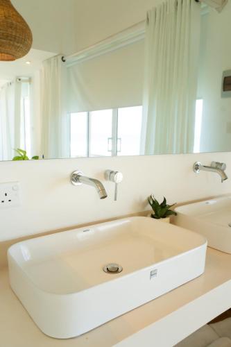 KUKI BEACH - Luxury Beachfront Villa in Ahangama, Ahangama (fotografie 7)