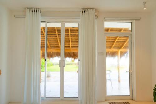 Family Room with Sea View image 7