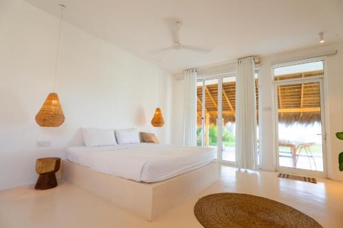 KUKI BEACH - Luxury Beachfront Villa in Ahangama - image 3