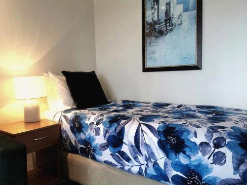 One-Bedroom Apartment image 10