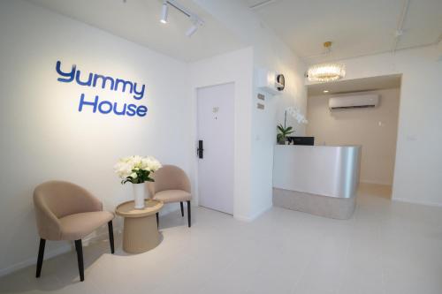 Yummy House - 로비