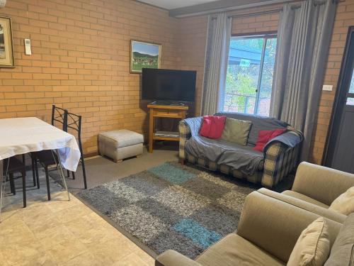 2 bedrooms, 4 beds