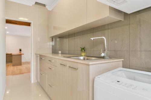 The Sailfish Suite - Beachside Granny Flat by uHoliday in Kingscliff