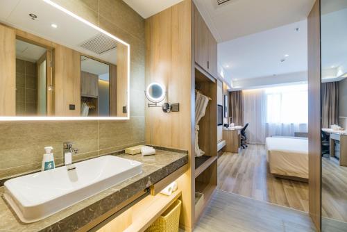 room detail thumbnail 2