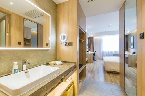 room detail thumbnail 2