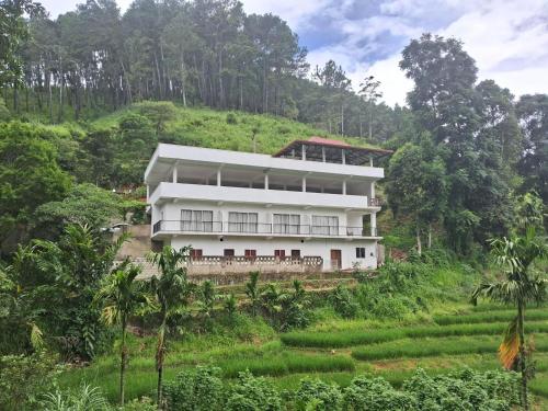 Hotel White Heaven in Mugunumatha West