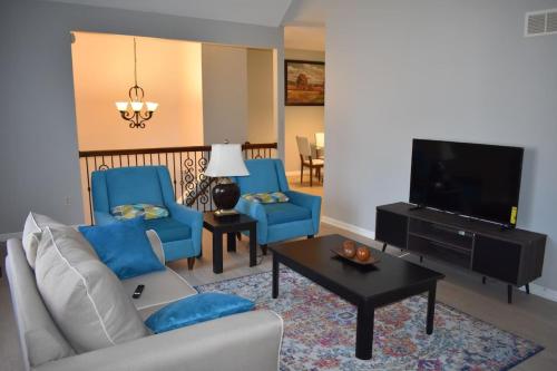 Cozy 3BR-3BA Home Near Zona Rosa Shopping and Dining, Kansas City