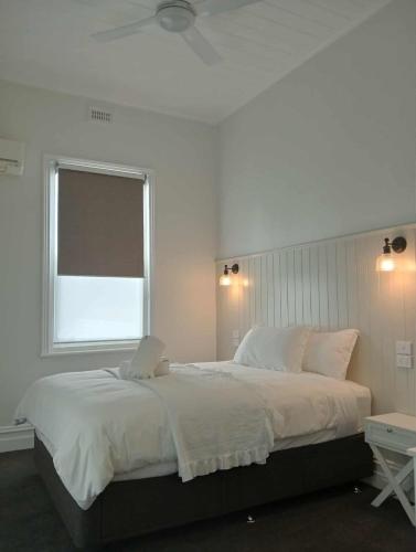 Exterior view of Honeysuckle Inn - Violet Town