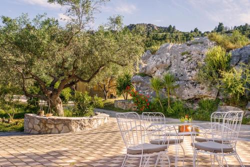 Dotări, Ktima Dafnes in Mountainside