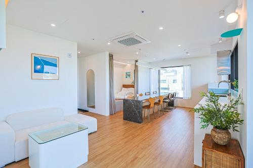 Paul Mare Pool Villa in Busan