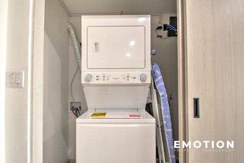 Brand New 2-bedroom apartment with sea view in Point Blanche in ポイント ブランチ