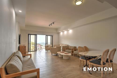 Brand New 2-bedroom apartment with sea view in Point Blanche in ポイント ブランチ