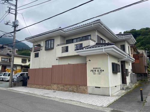 049aH hakone さくら箱根彫刻森美術館2 5 コンビニ便利交通無料駐車場