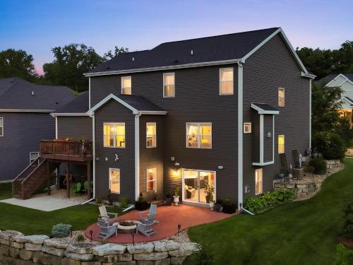 Hillside Harbor In Hawks Woods Estates in Verona, USA