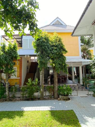 The Golden Beach Resort Naiyang