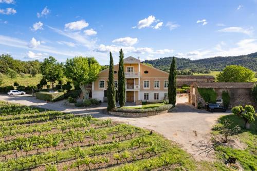 Buitenkant, Gîte Vert d'olive au milieu des vignes - Château Les Apiès (Gite Vert d'olive au milieu des vignes - Chateau Les Apies) in Les Arcs