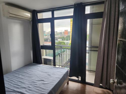 Luxhome, Manila