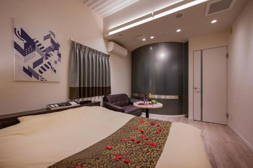 room detail thumbnail 1