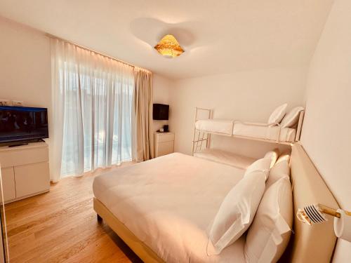 Family Room with Sea View image 5