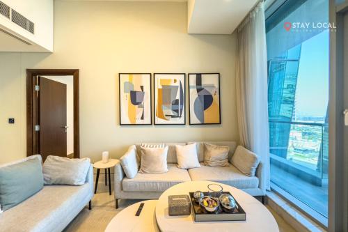 Downtown Suite l Elegant 1BR with Canal & City View l Central l Near Dubai Mall, Dubai (Foto 2)
