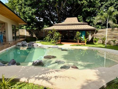 Swimming pool, Turquoise Villa in Dinalupihan