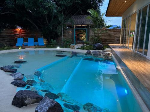 Swimming pool, Turquoise Villa in Dinalupihan