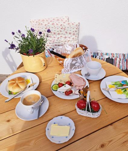 อาหารและเครื่องดื่ม, Gastehaus Elfriede in มอร์บิสช์ แอม เซ