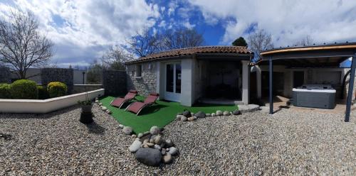 Gyógyfürdő, Le cosy in Lussas