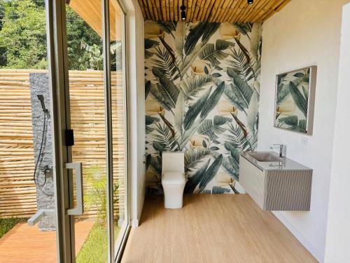Bathroom, Turquoise Villa in Dinalupihan