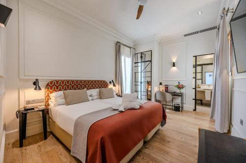 Double or twin room, deluxe, pool