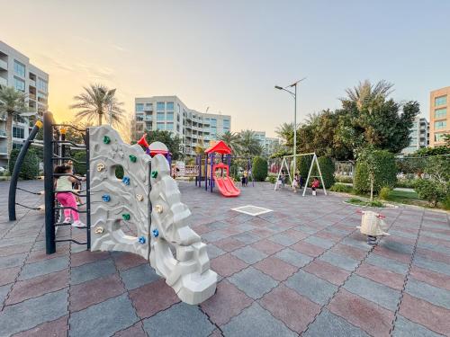 Family-Friendly 2BR Apartment in Dubai South at MAG-565 near EXPO and Al Maktoum Airport DWC, Dubaj (fotografie 8)