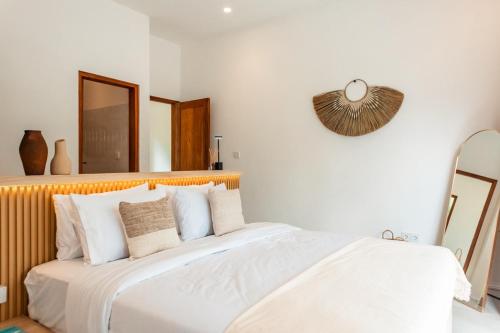 NMBR Four - New 2BR Stylish villa with private Pool & Garden, Kuta Lombok (photo 3)