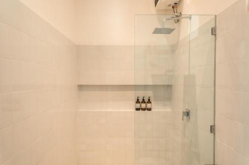 NMBR Four - New 2BR Stylish villa with private Pool & Garden, Kuta Lombok (photo 10)