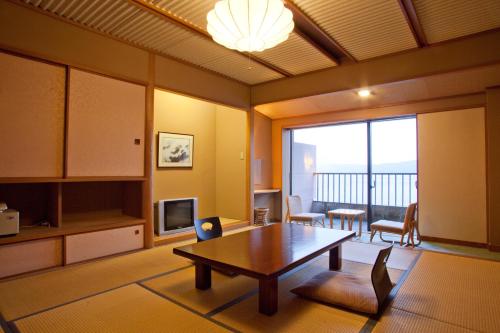 Japanese-Style Twin Room with Shared Bathroom