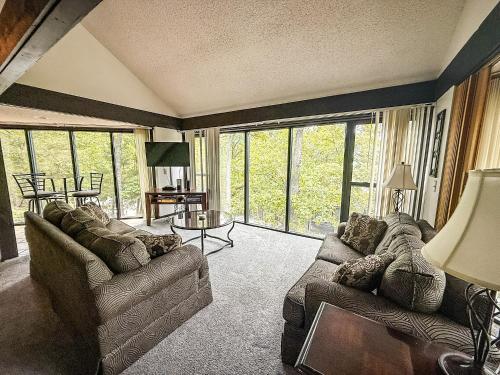 Treehouse Treetop Village101-3bed3bapools-8pp