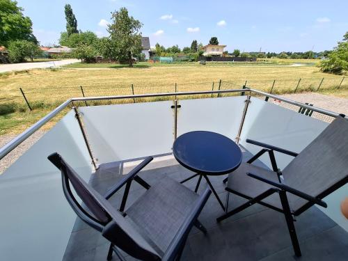 ทัศนียภาพ, 3 JABLANE apartmaji in บานอฟชี