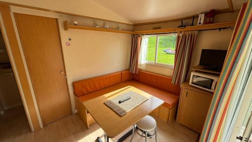 Közös társalgó / TV, Bungalow con jardin in Hoznayo