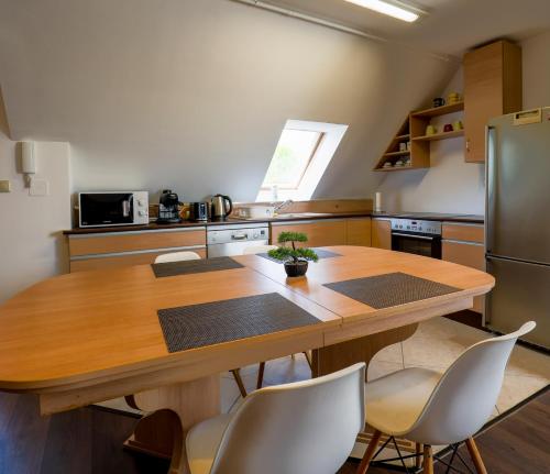 Dapur, Robinson szigete in Balatonfured