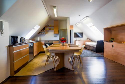 Exterior view of Robinson szigete