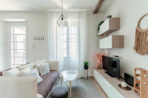 One-Bedroom Apartment image 10